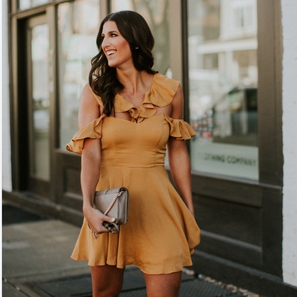 REVOLVE LOVERS + FRIENDS TROPHY DEEP GOLD RUFFLE DRESS SIZE MEDIUM - Picture 10 of 14